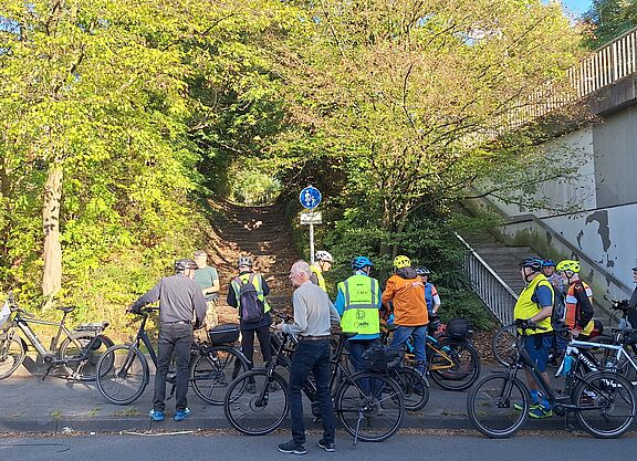 Zukünftige Alternative, Sauweg am Bahnhof Westerbauer - Inspektion Bergisch-Märkische Veloroute 18. September 2025 Zukünftige Alternative, Sauweg am Bahnhof Westerbauer - Inspektion Bergisch-Märkische Veloroute 18. September 2025