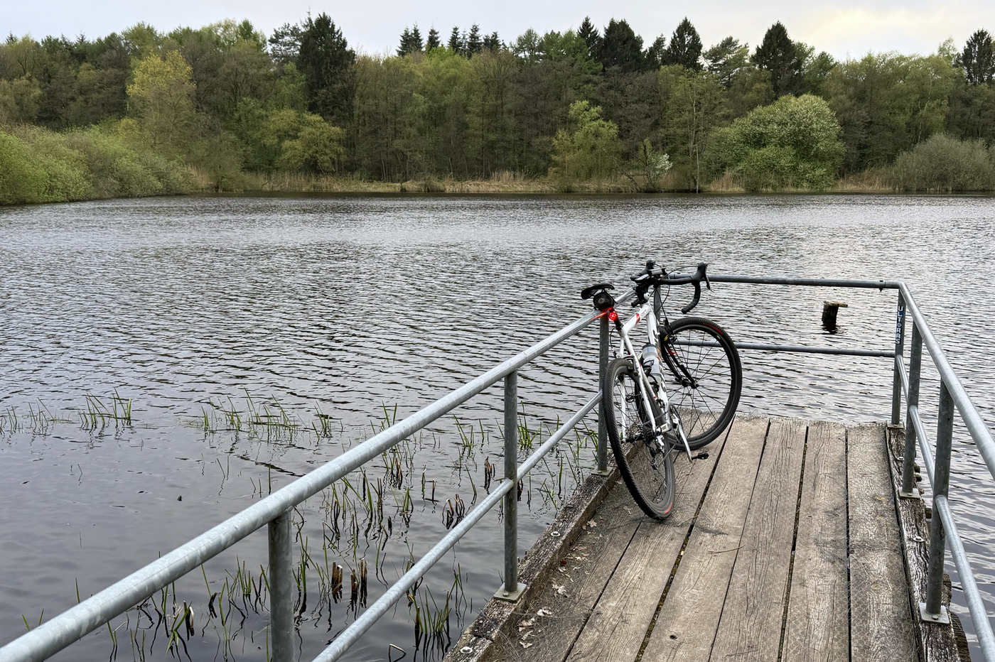 Pause bei der Gravel-Tour zu den Sunder Seen