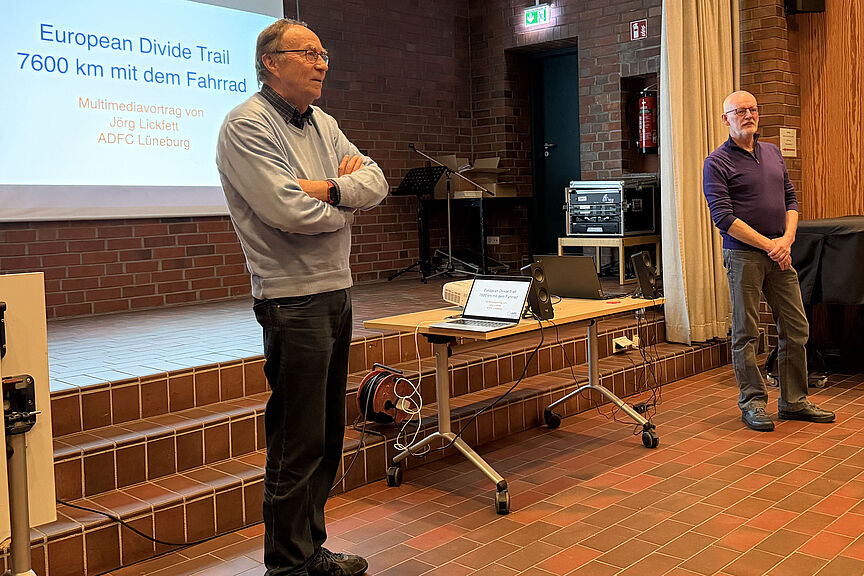 Vortrag European Divide Trail von Jörg Lickfett 01 Stefan Heiland und Jörg Lickfett geben eien Einleitung zum Vortrag "European Divide Trail"