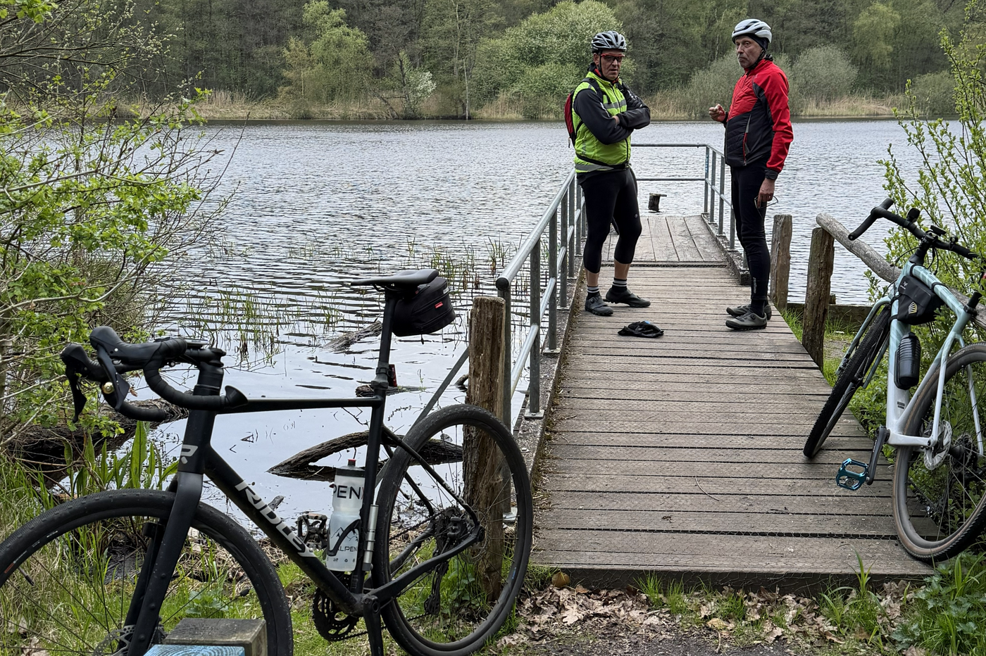Pause bei der Gravel-Tour zu den Sunder Seen