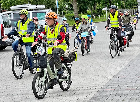 An der Fahrraddemo beteiligten sich Radfahrer unterschiedlichsten Alters