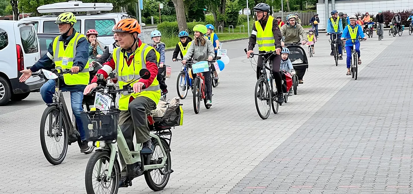 An der Fahrraddemo beteiligten sich Radfahrer unterschiedlichsten Alters