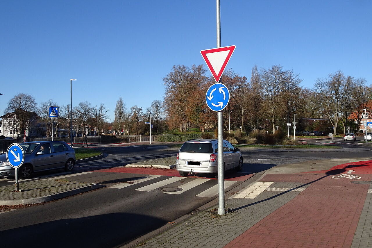 Führung des Fahrradweges am Kreisel Schiffertorstraße